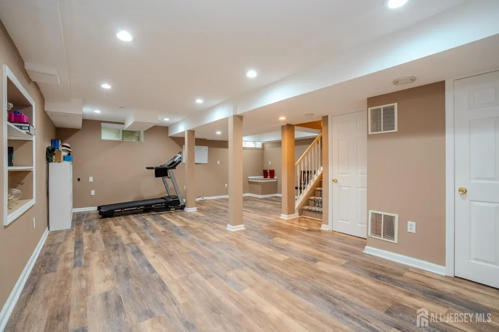 110 Briarwood Drive North Brunswick, NJ 08902
