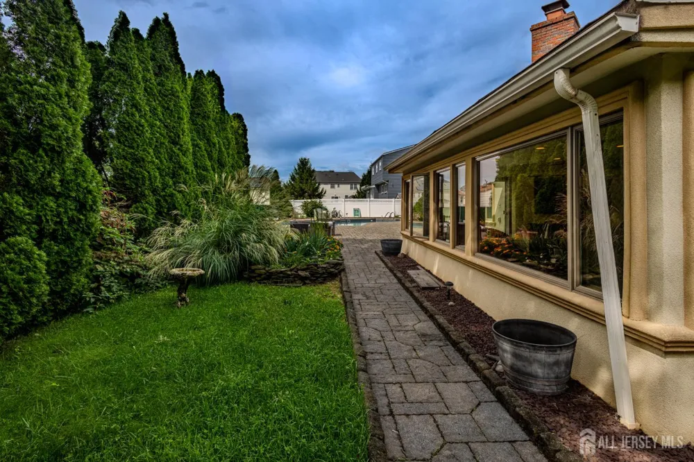 10 Devonshire Road Sayreville, NJ 08859