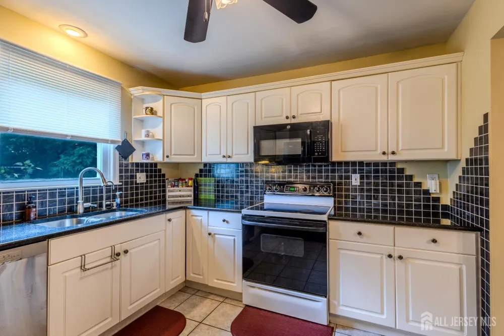10 Devonshire Road Sayreville, NJ 08859