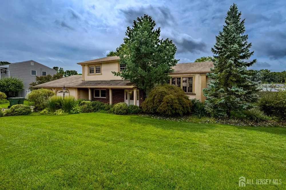 10 Devonshire Road Sayreville, NJ 08859
