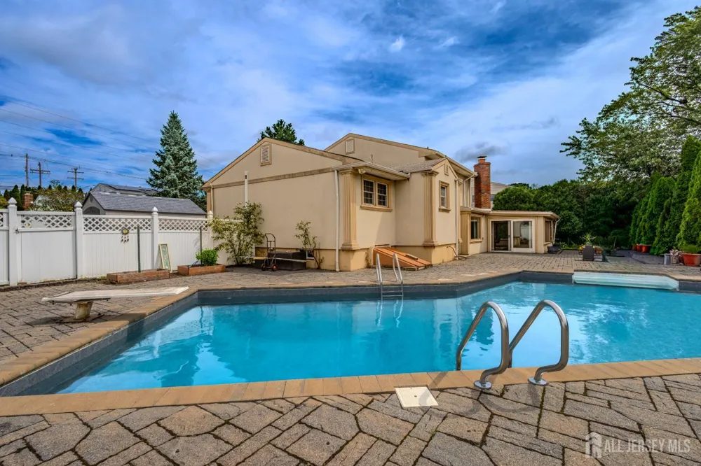 10 Devonshire Road Sayreville, NJ 08859
