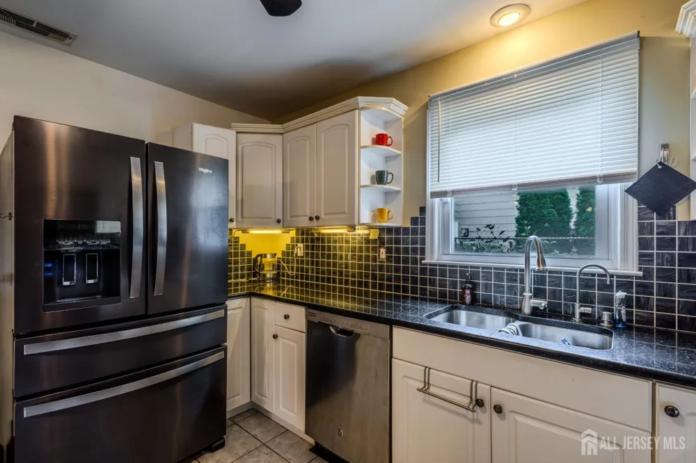 10 Devonshire Road Sayreville, NJ 08859