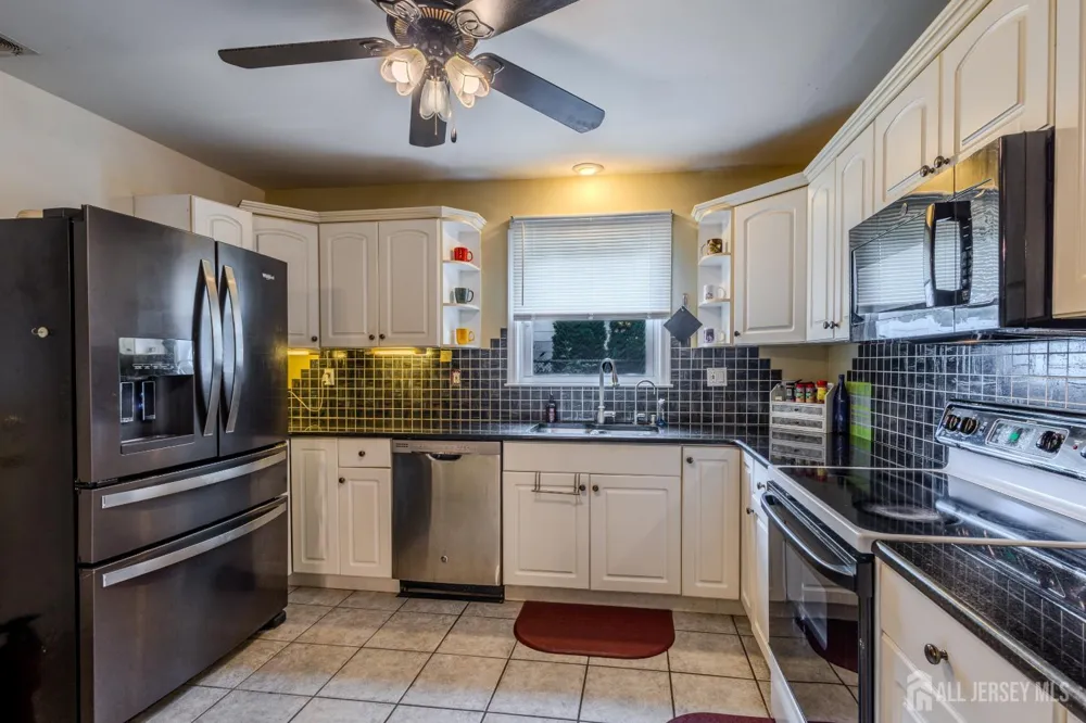 10 Devonshire Road Sayreville, NJ 08859