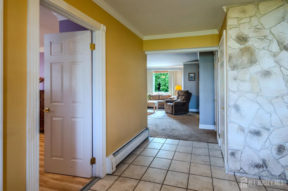 10 Devonshire Road Sayreville, NJ 08859