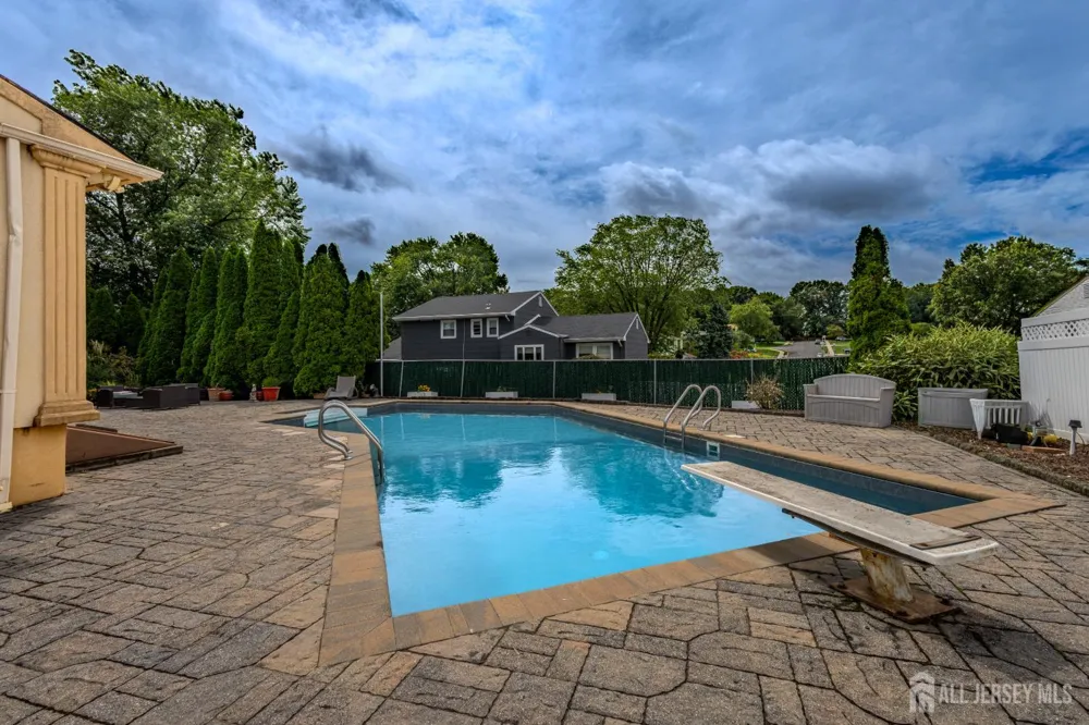 10 Devonshire Road Sayreville, NJ 08859