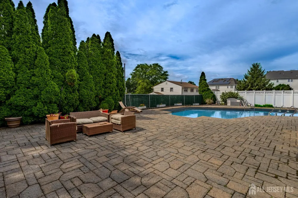 10 Devonshire Road Sayreville, NJ 08859