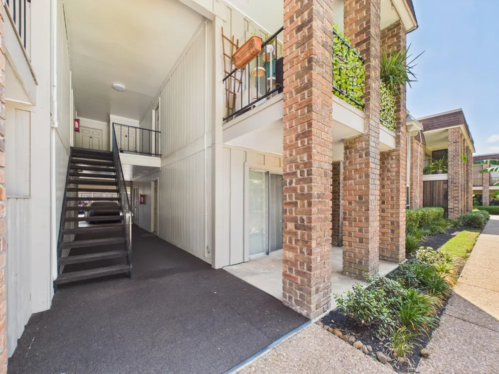 7555 Katy Freeway #49 Houston, TX 77024