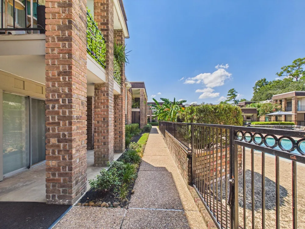 7555 Katy Freeway #49 Houston, TX 77024