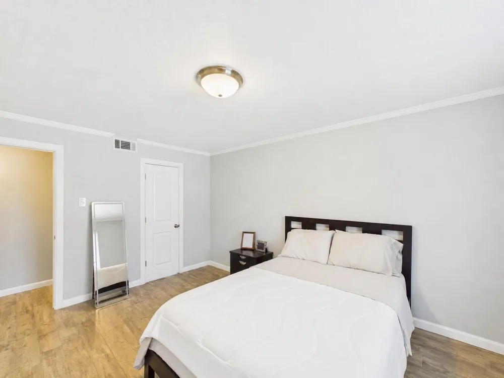 7555 Katy Freeway #49 Houston, TX 77024