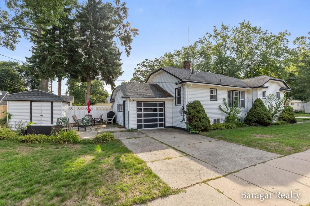 2292 Miner Avenue Muskegon, MI 49441