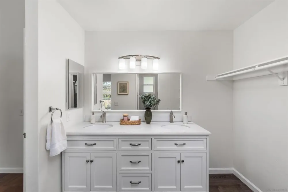 3811 Creststone San Diego, CA 92130