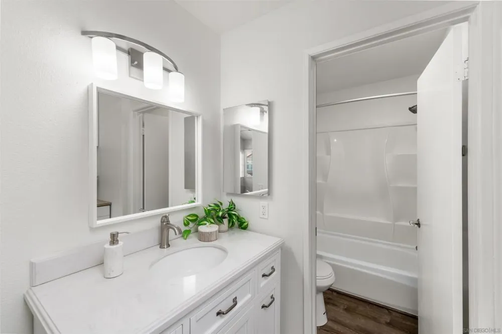 3811 Creststone San Diego, CA 92130