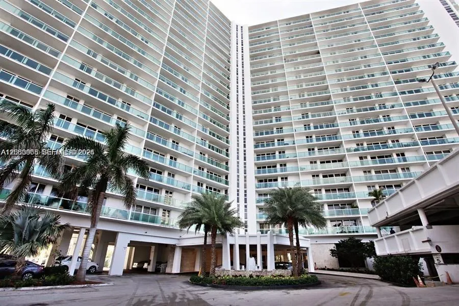 100 Bayview Dr #PH-21 Sunny Isles Beach, FL 33160