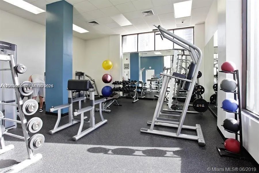 100 Bayview Dr #PH-21 Sunny Isles Beach, FL 33160