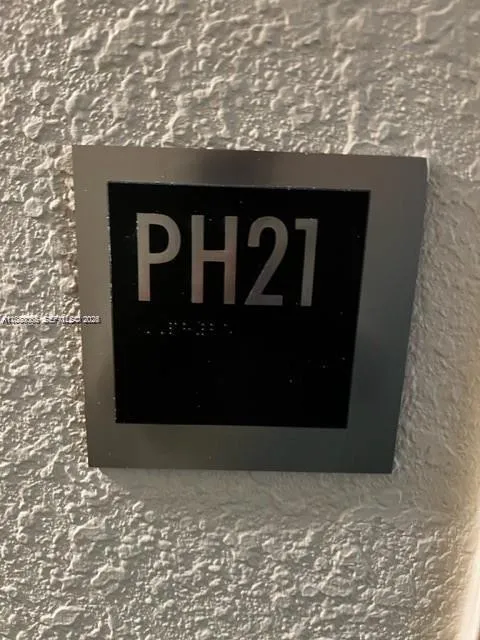 100 Bayview Dr #PH-21 Sunny Isles Beach, FL 33160