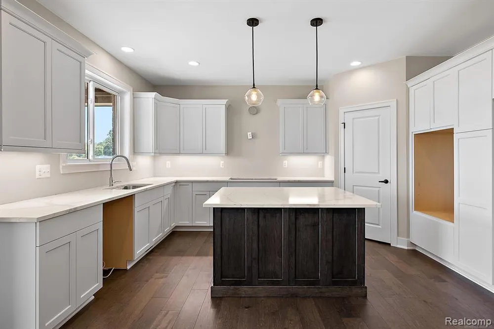 27655 Hagen Rd Chesterfield Township, MI 48051
