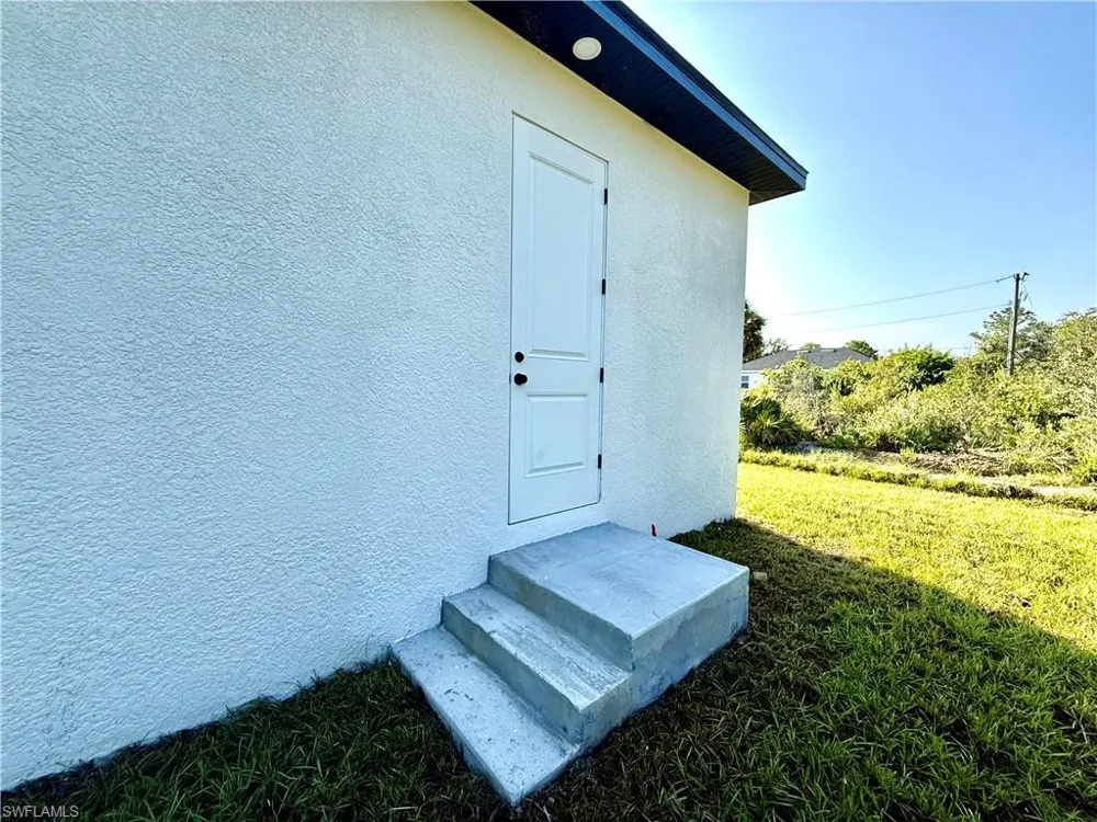 805 Lincoln Avenue Lehigh Acres, FL 33972