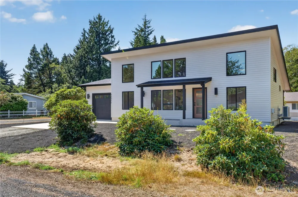 32311 Place Ocean Park, WA 98640