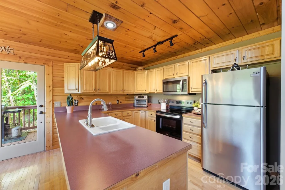291 Appalachian Trail Maggie Valley, NC 28751