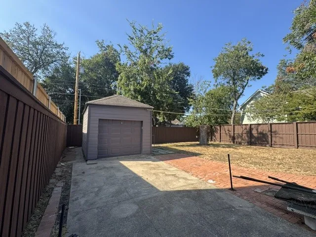 6050 Penrose Avenue Dallas, TX 75206
