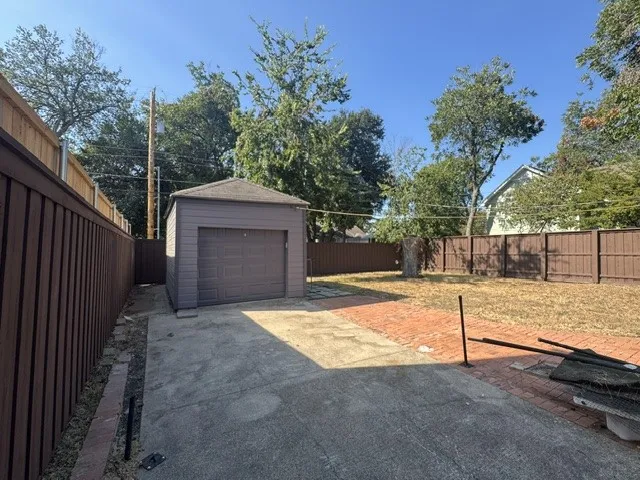 6050 Penrose Avenue Dallas, TX 75206