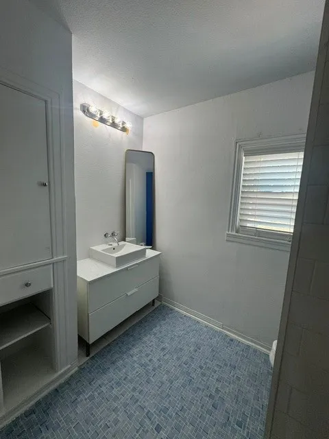 6050 Penrose Avenue Dallas, TX 75206