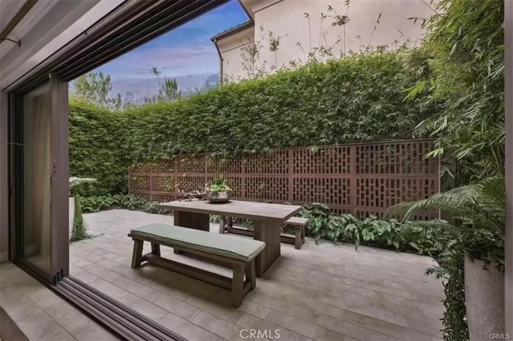 166 Villa Ridge Irvine, CA 92602