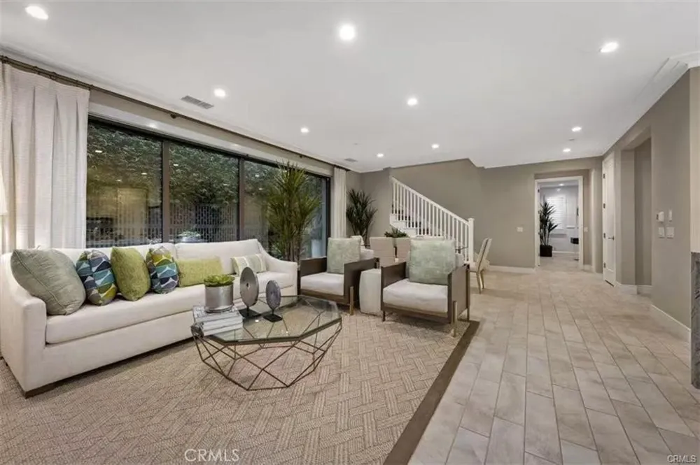 166 Villa Ridge Irvine, CA 92602
