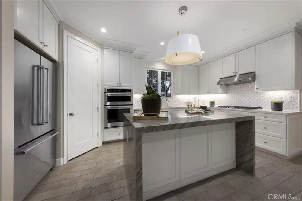166 Villa Ridge Irvine, CA 92602