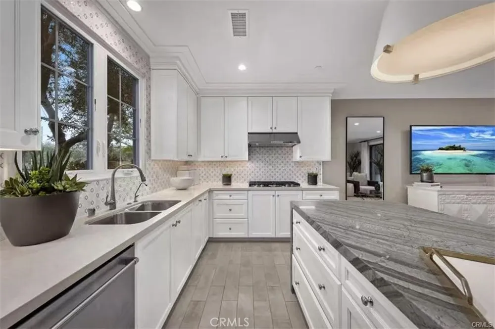 166 Villa Ridge Irvine, CA 92602