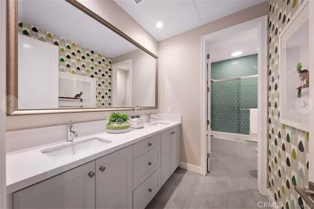 166 Villa Ridge Irvine, CA 92602