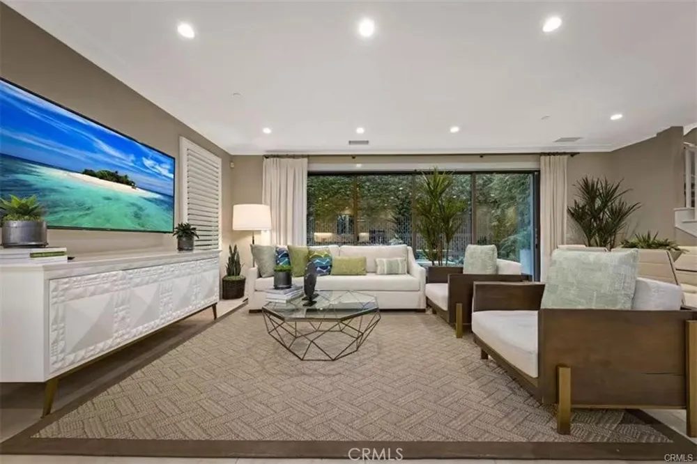 166 Villa Ridge Irvine, CA 92602