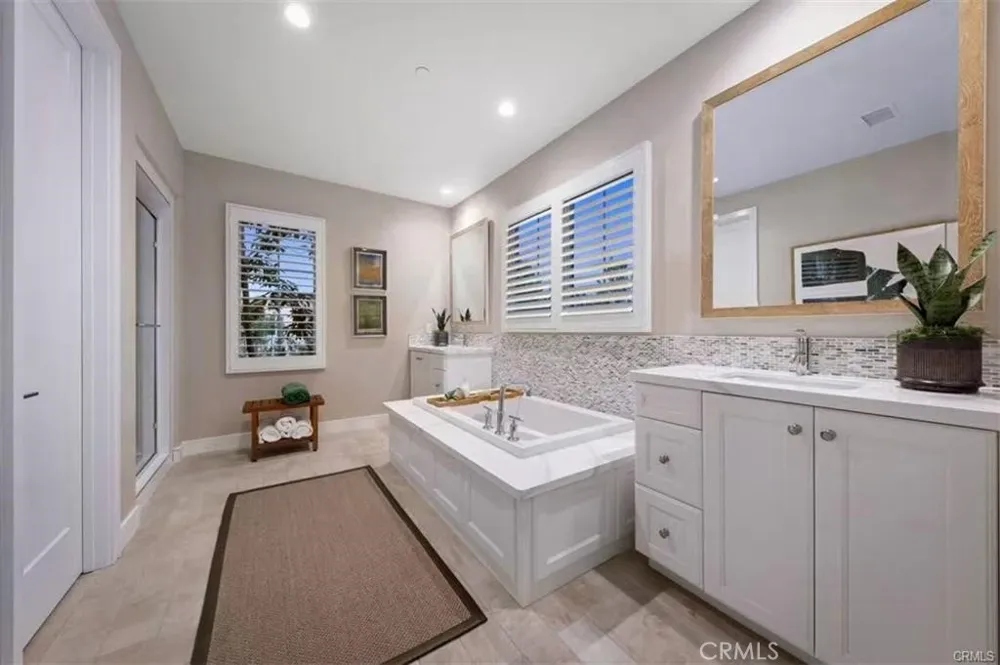 166 Villa Ridge Irvine, CA 92602