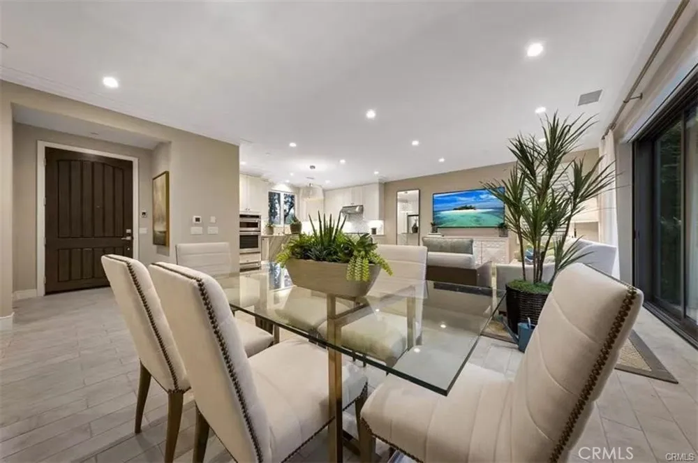 166 Villa Ridge Irvine, CA 92602