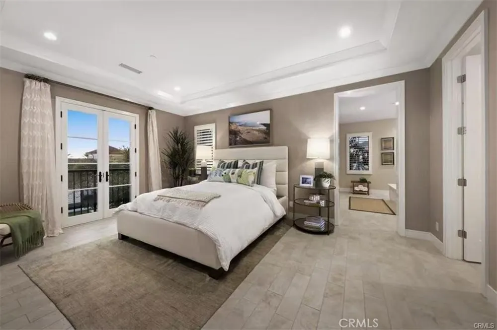 166 Villa Ridge Irvine, CA 92602