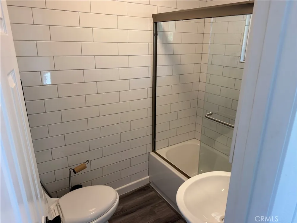 1196 W 3rd Pomona, CA 91766