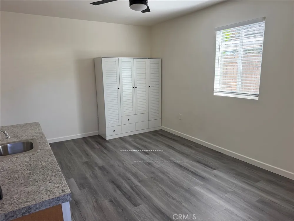1196 W 3rd Pomona, CA 91766