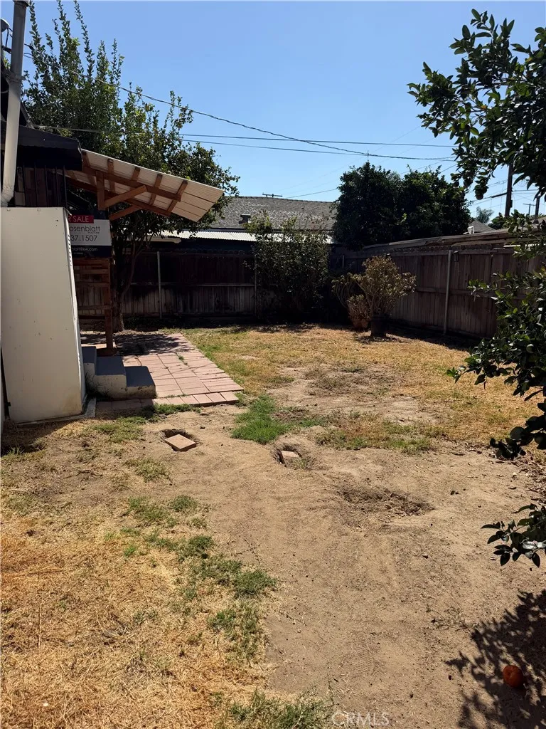1196 W 3rd Pomona, CA 91766