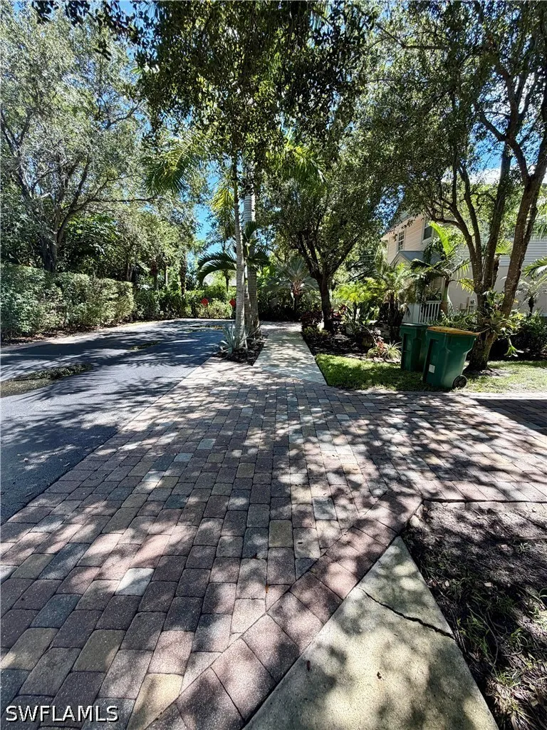 Lakeview Drive #4 Naples, FL 34112