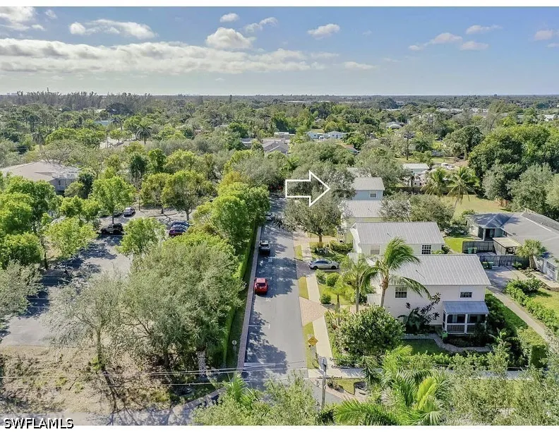 Lakeview Drive #4 Naples, FL 34112