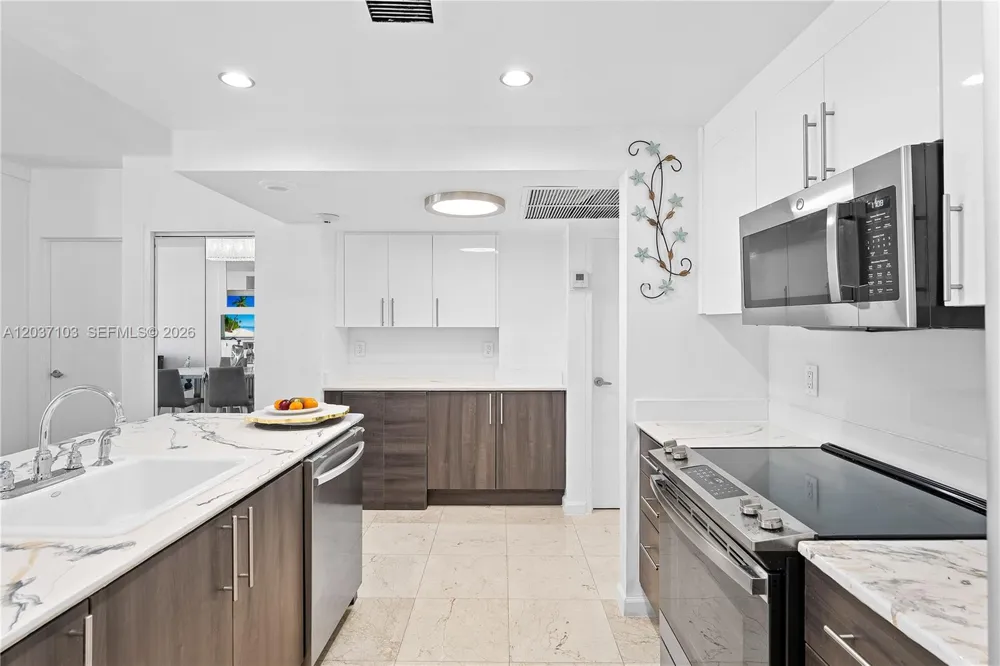 10275 Collins Ave #807 Bal Harbour, FL 33154