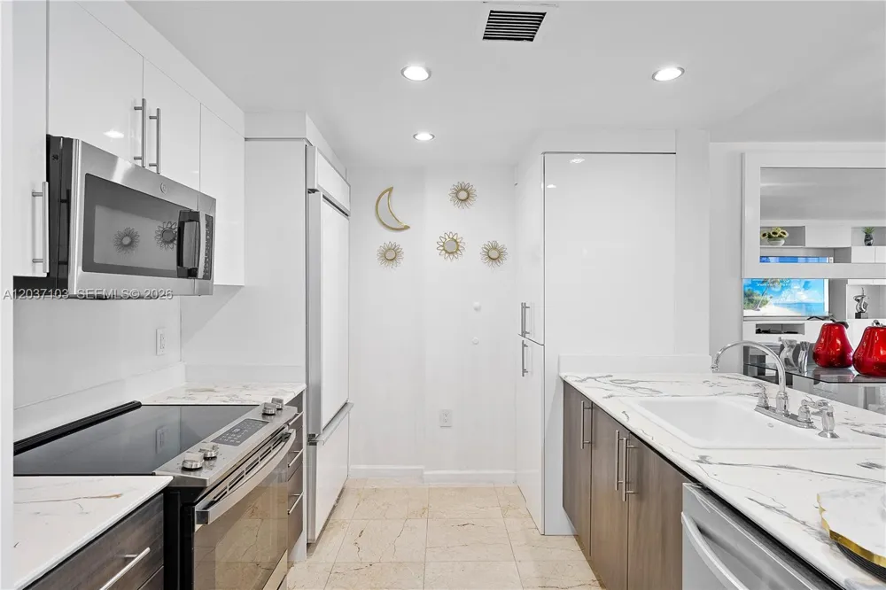 10275 Collins Ave #807 Bal Harbour, FL 33154