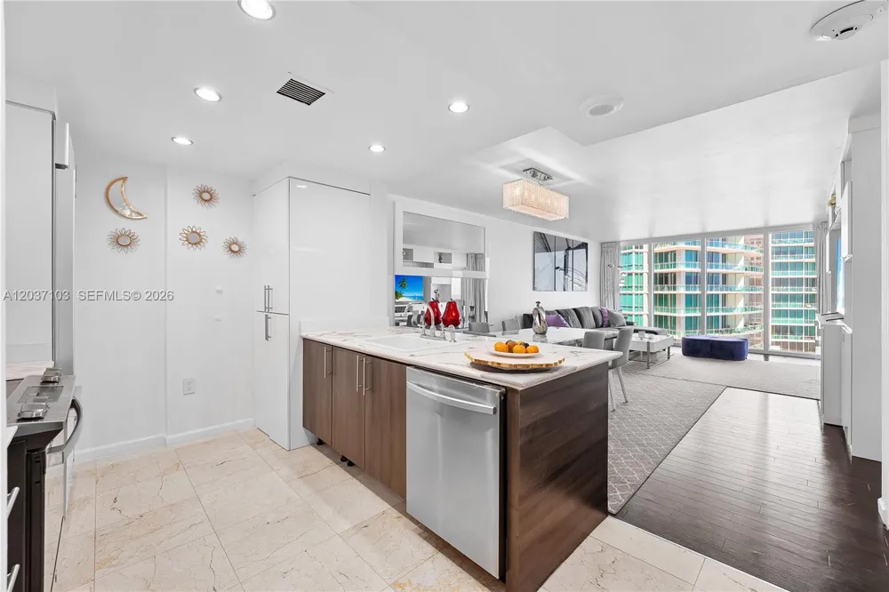 10275 Collins Ave #807 Bal Harbour, FL 33154