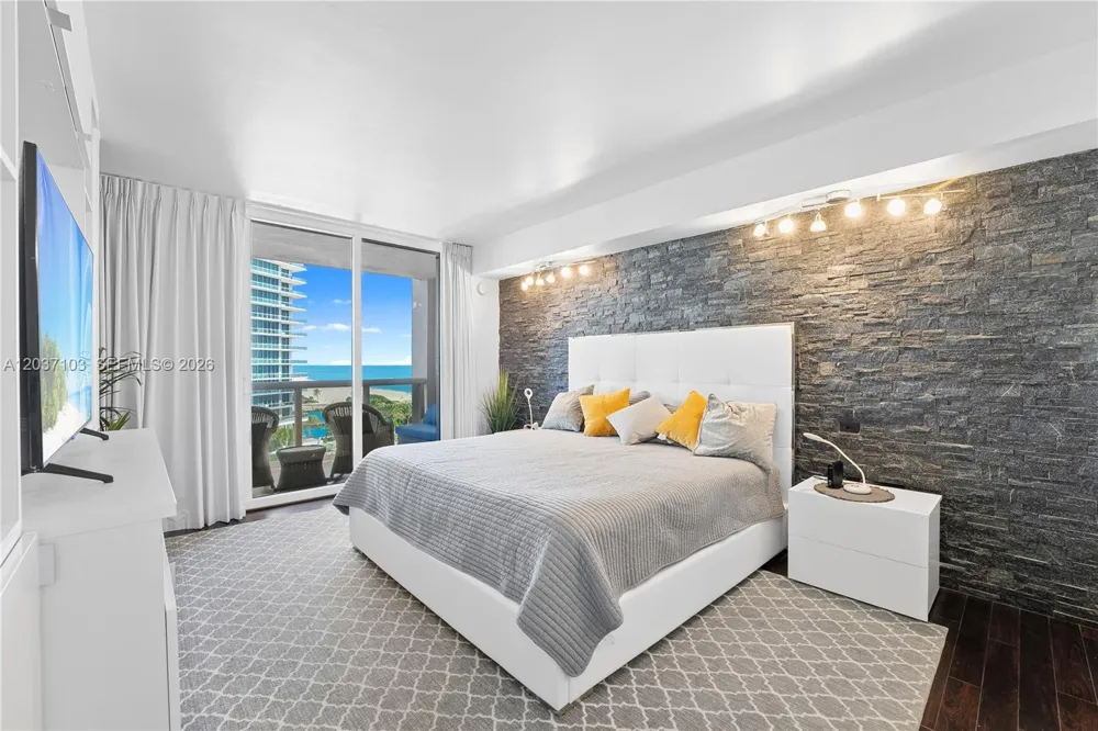 10275 Collins Ave #807 Bal Harbour, FL 33154