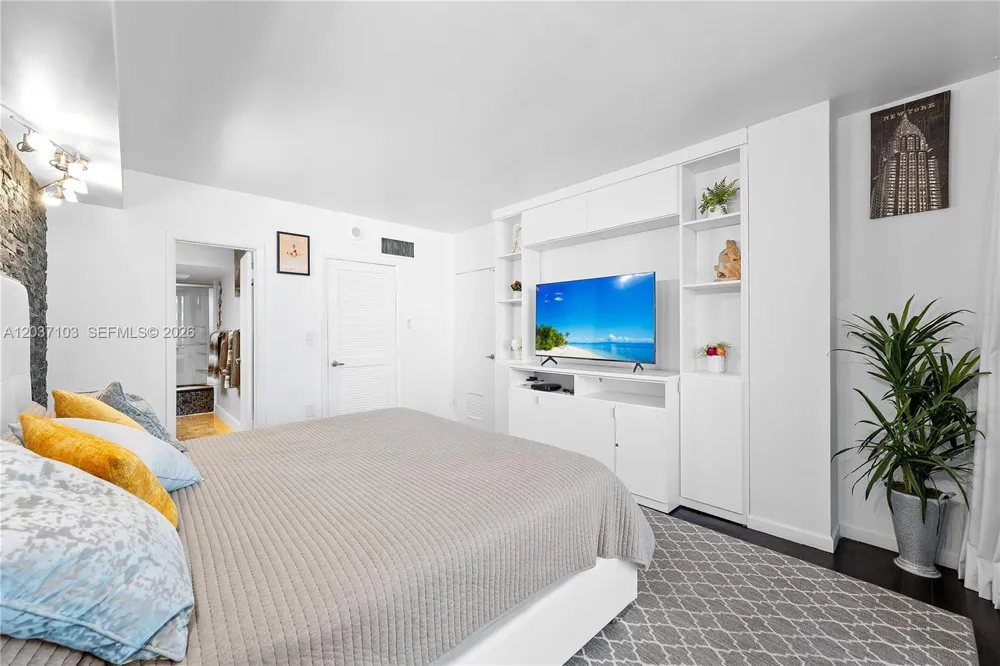 10275 Collins Ave #807 Bal Harbour, FL 33154