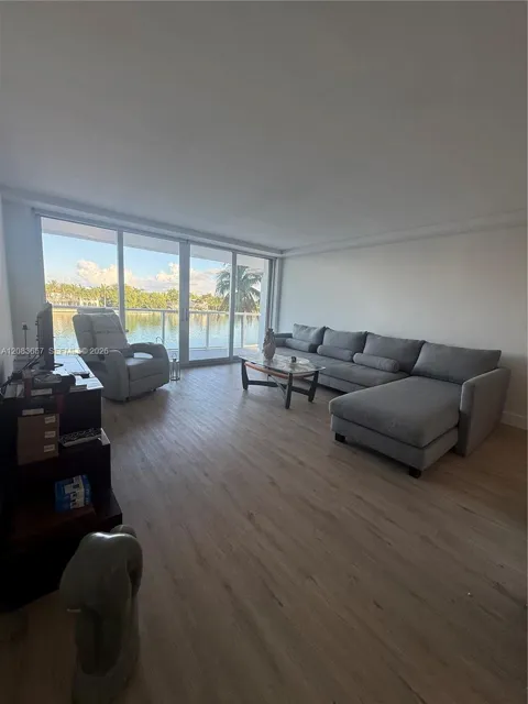5750 Collins Ave #3F
