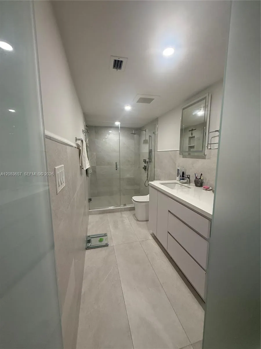 5750 Collins Ave #3F Miami Beach, FL 33140