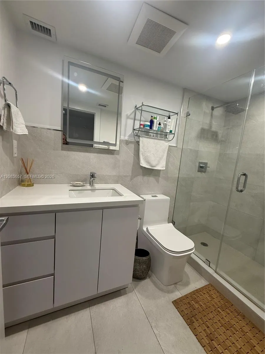 5750 Collins Ave #3F Miami Beach, FL 33140