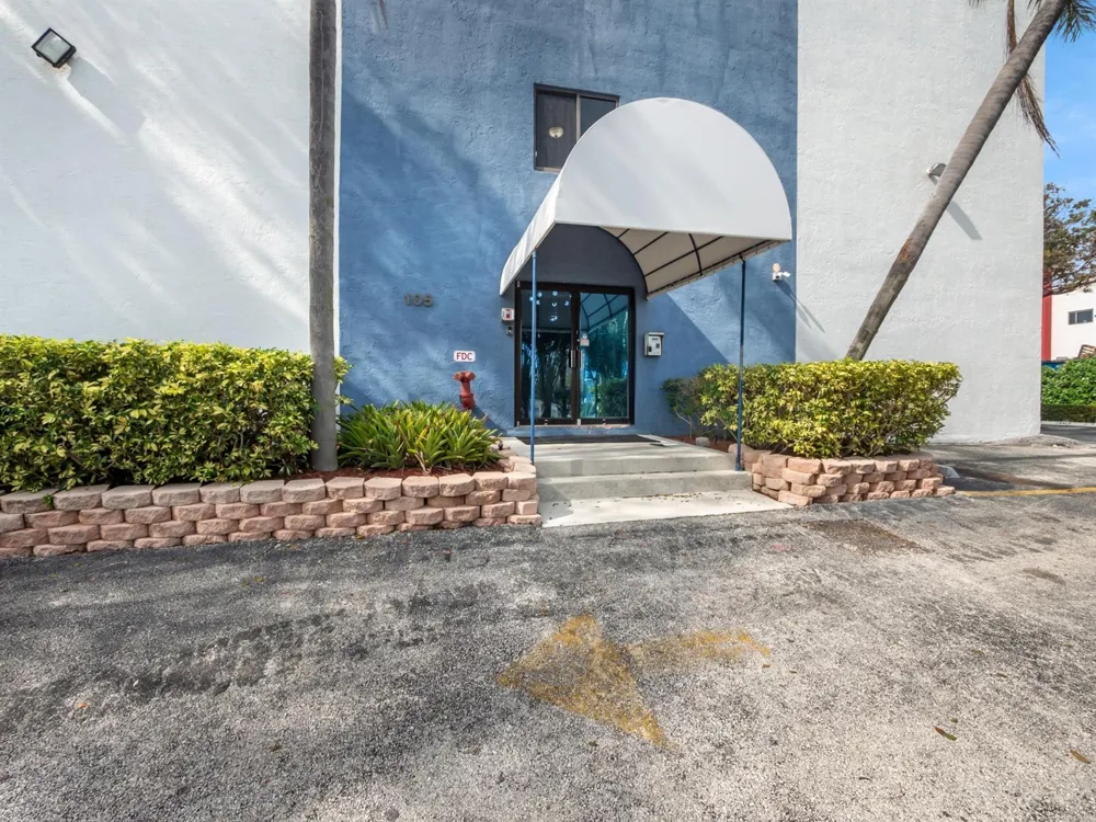 105 S RIVERSIDE DRIVE #102 Pompano Beach, FL 33062