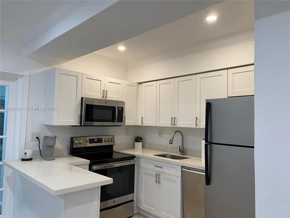 1 Edgewater Dr #103 Coral Gables, FL 33133